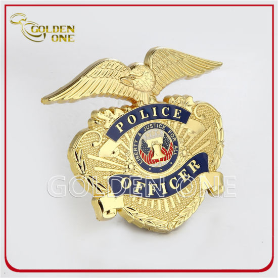 Insignia de mariscal metálica personalizada de oro plateado con soporte de cuero genuino