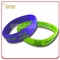 Regalo de promoción Coloración empotrada personalizada Logo Pulsera de silicona
