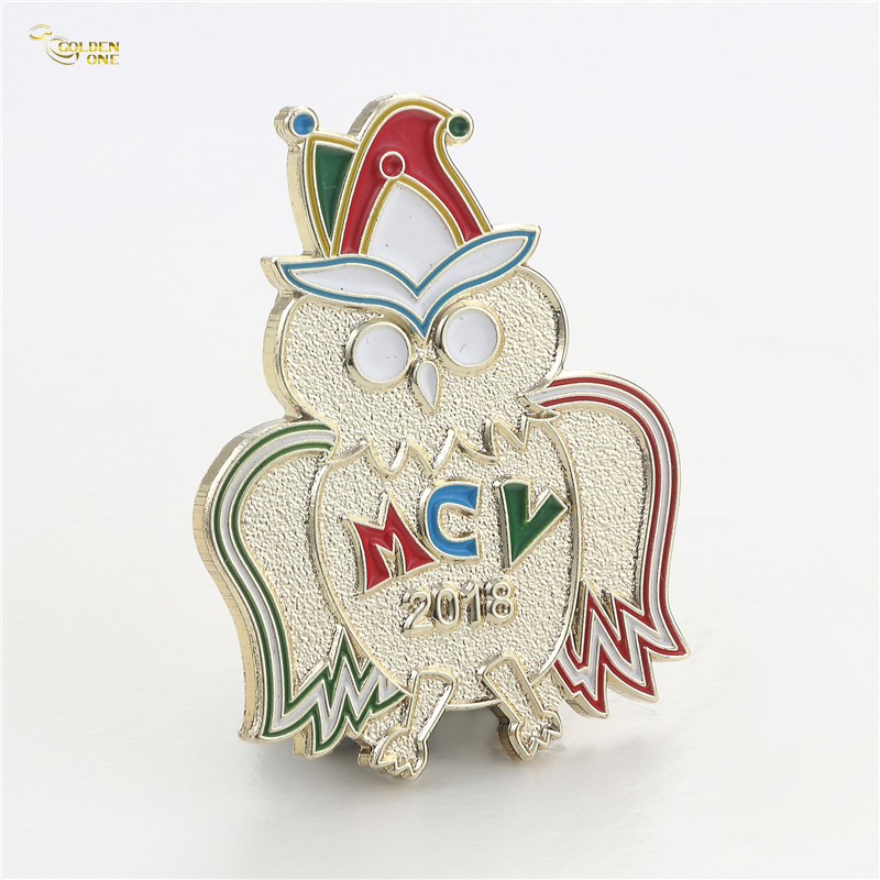 Pin de solapa de carnaval de aleación de zinc con forma de recuerdo personalizado de esmalte suave de regalo de promoción de alta calidad