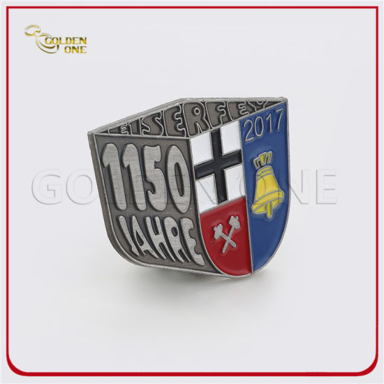Insignia de alfiler de metal plateado antiguo plateado