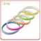 Pulsera de silicona de color surtido en blanco de 1/4 pulgada para regalos de promoción