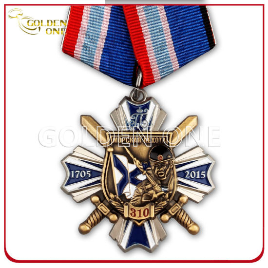 Insignia de mariscal metálica personalizada de oro plateado con soporte de cuero genuino