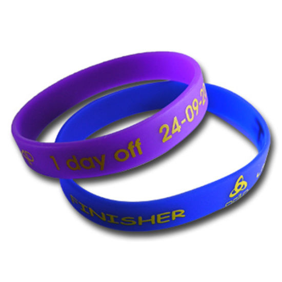 Regalo de promoción Coloración empotrada personalizada Logo Pulsera de silicona