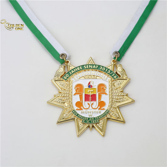 Medallón de metal de esmalte suave de diseño único personalizado