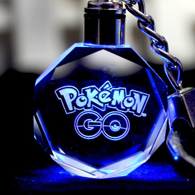 Llavero de cristal grabado con láser 3D personalizado con logotipo en blanco de regalo de promoción Llavero de cristal LED transparente